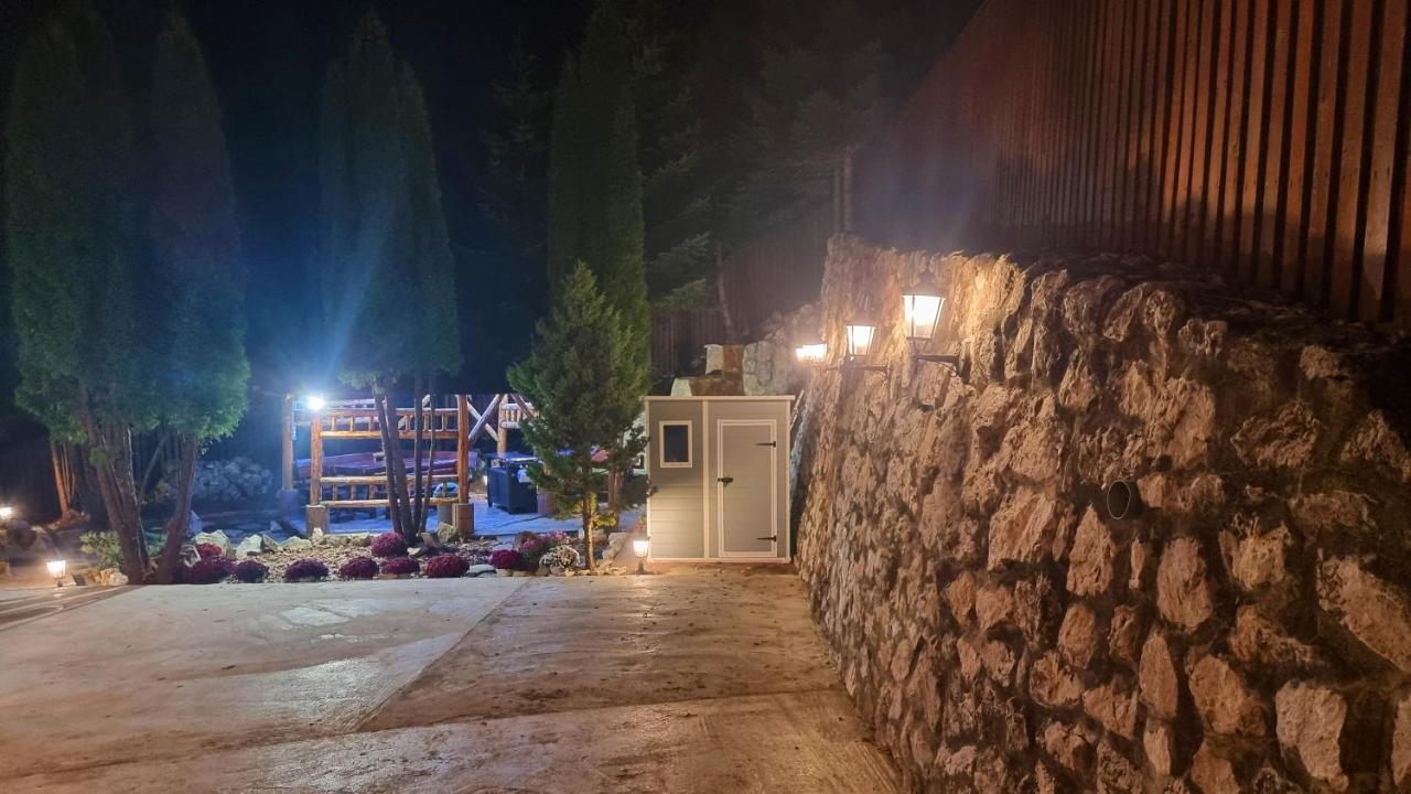 Marble Villa: Luxury Estate - Central But Intimate Sinaia Luaran gambar