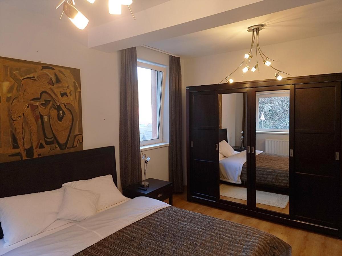 Marble Villa: Luxury Estate - Central But Intimate Sinaia Luaran gambar