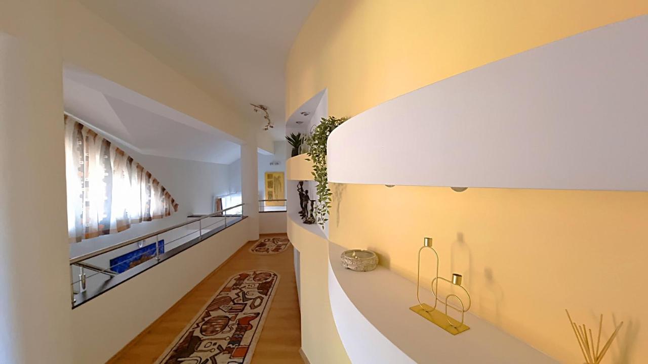 Marble Villa: Luxury Estate - Central But Intimate Sinaia Luaran gambar