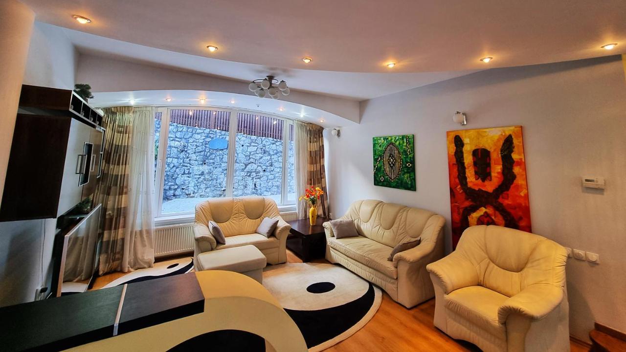 Marble Villa: Luxury Estate - Central But Intimate Sinaia Luaran gambar